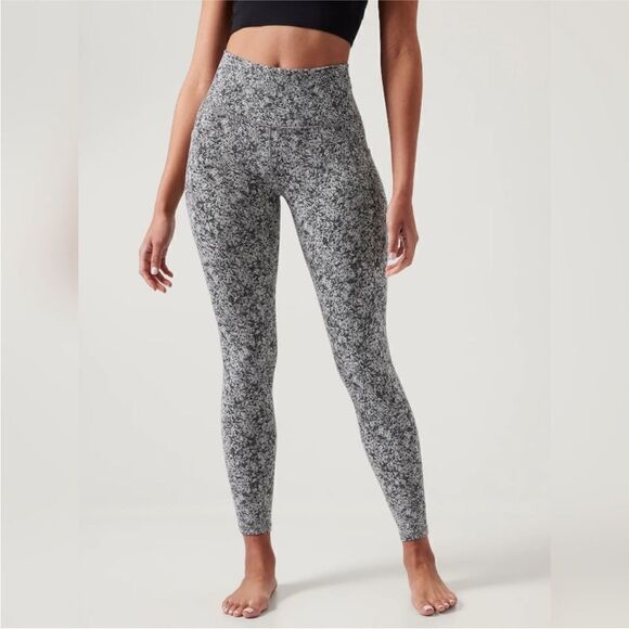 Athleta Salutation Stash Pocket II Textured 7/8 Tight Moonflower Black XS - Picture 1 of 7